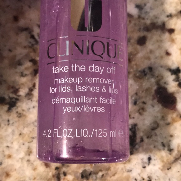 Clinique • Take the Day Off Makeup Remover - Picture 2 of 3